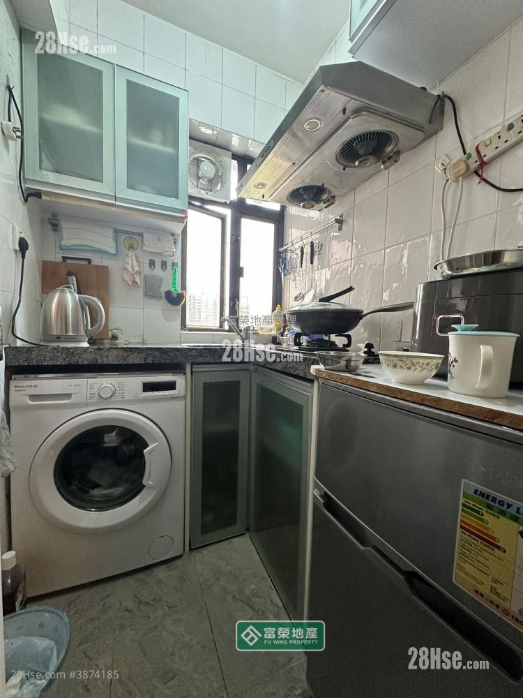 Wai Fat Building Sell 2 Bedrooms , 1 Bathroom 259 ft²
