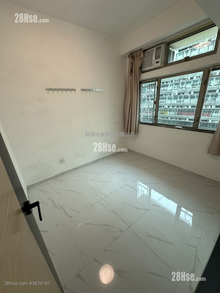 Sun Hing Building Rental 2 Bedrooms , 1 Bathroom 400 ft²