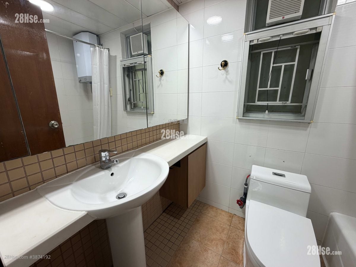 bathroom: Parkland Villas Rental 3 Bedrooms , 2 Bathrooms 575 ft²