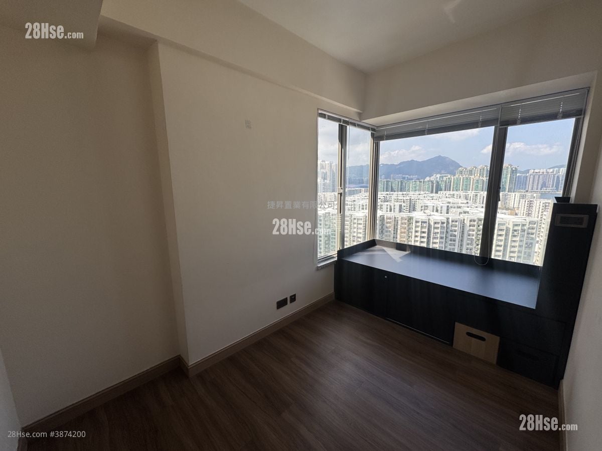 Stars By The Harbour Sell 4 Bedrooms , 2 Bathrooms 731 ft²