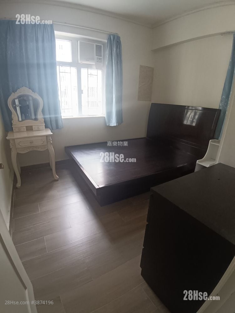 Pearl City Mansion Rental 2 Bedrooms , 1 Bathroom 558 ft²