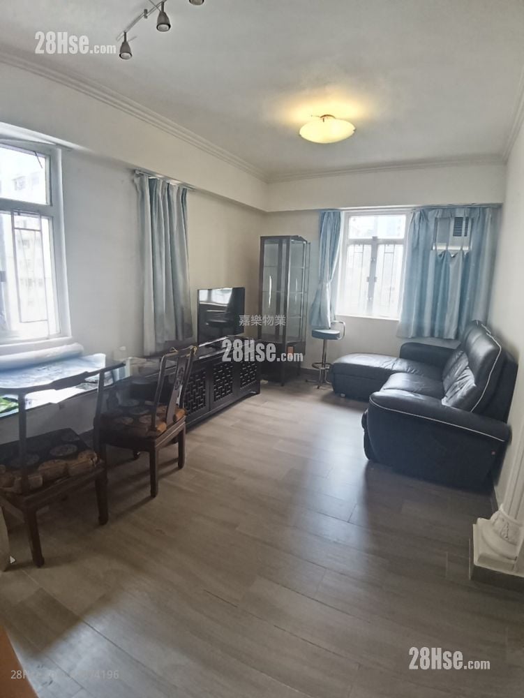 Pearl City Mansion Rental 2 Bedrooms , 1 Bathroom 558 ft²