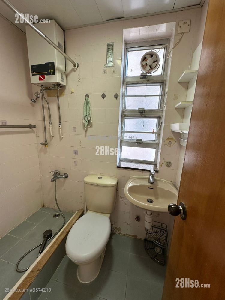 Tsuen Wan Centre Rental 2 Bedrooms 374 ft²