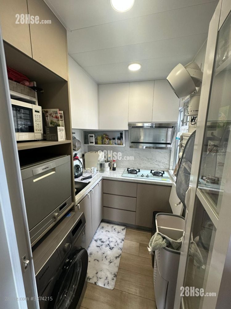 Kam Chun Court Sell 2 Bedrooms , 1 Bathroom 426 ft²