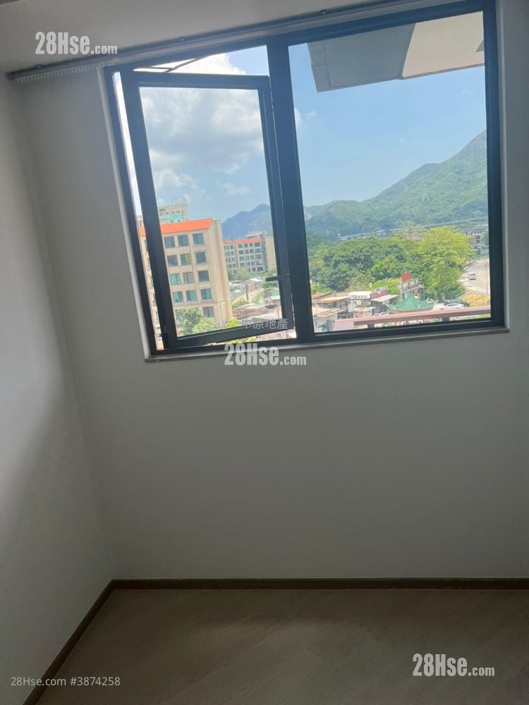 High Park Sell 3 Bedrooms , 1 Bathroom 522 ft²