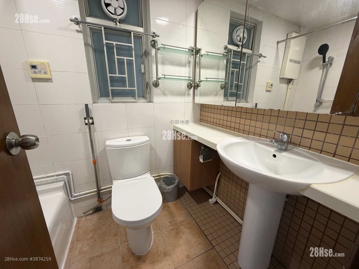 bathroom: Parkland Villas Rental 2 Bedrooms , 1 Bathroom 381 ft²