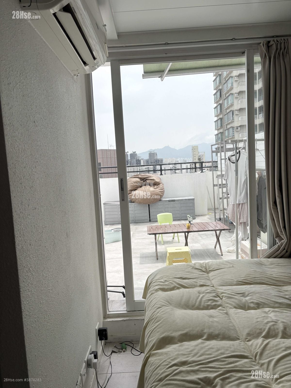 Yan On Building Sell 3 Bedrooms , 3 Bathrooms 594 ft²