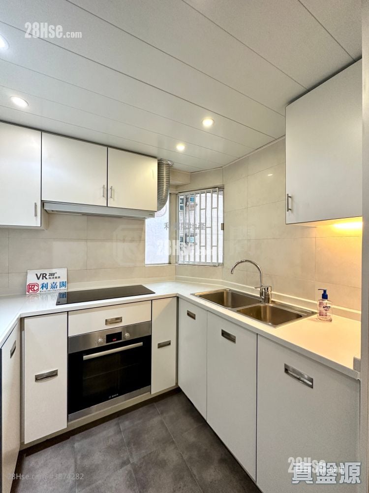 Pacific Palisades Rental 3 Bedrooms , 2 Bathrooms 847 ft²