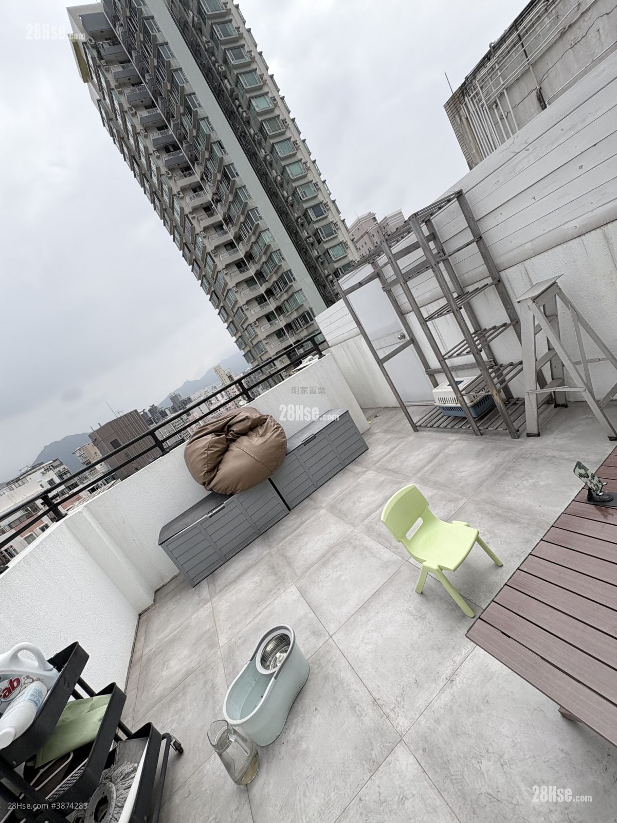 Yan On Building Sell 3 Bedrooms , 3 Bathrooms 594 ft²