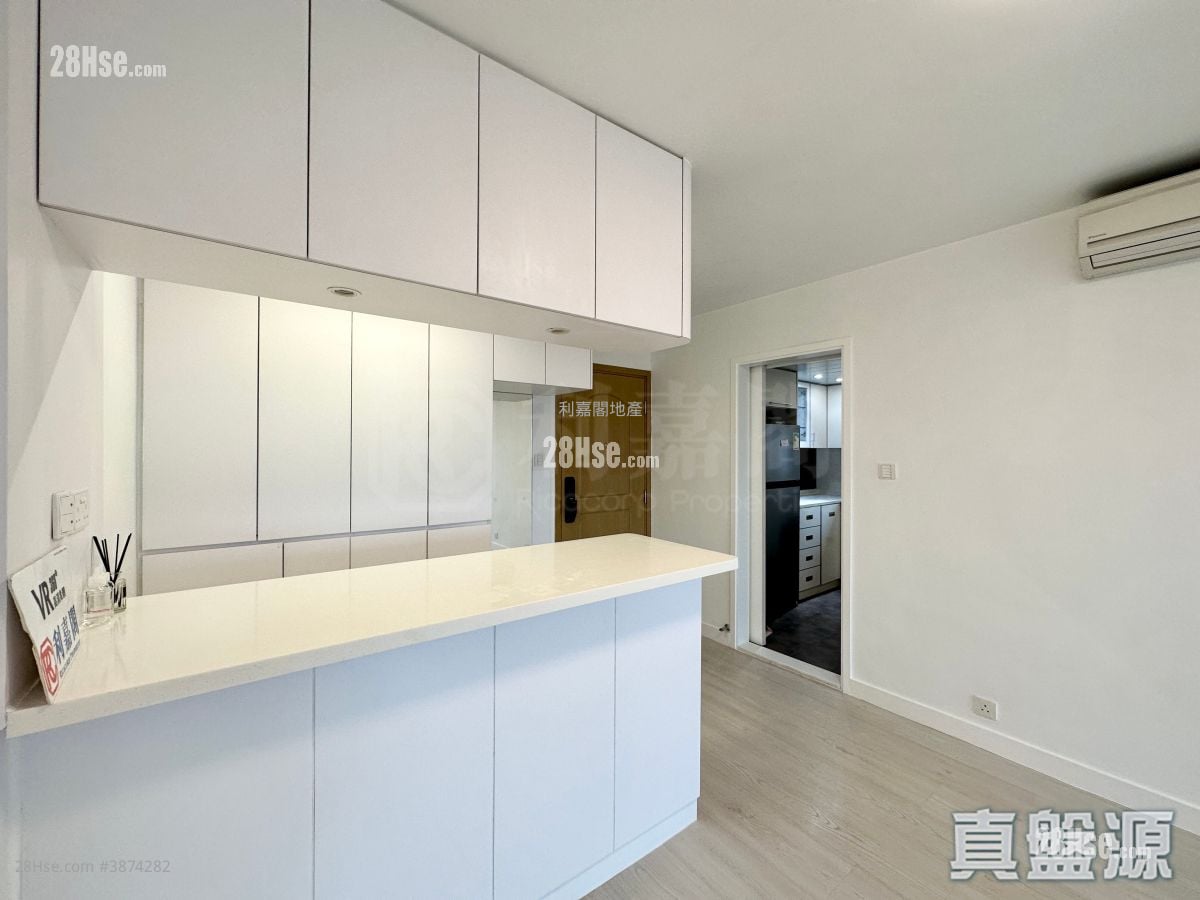 Pacific Palisades Rental 3 Bedrooms , 2 Bathrooms 847 ft²
