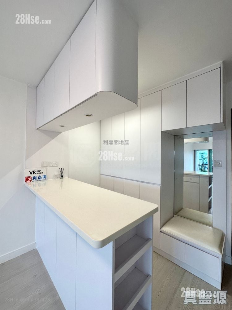 Pacific Palisades Rental 3 Bedrooms , 2 Bathrooms 847 ft²