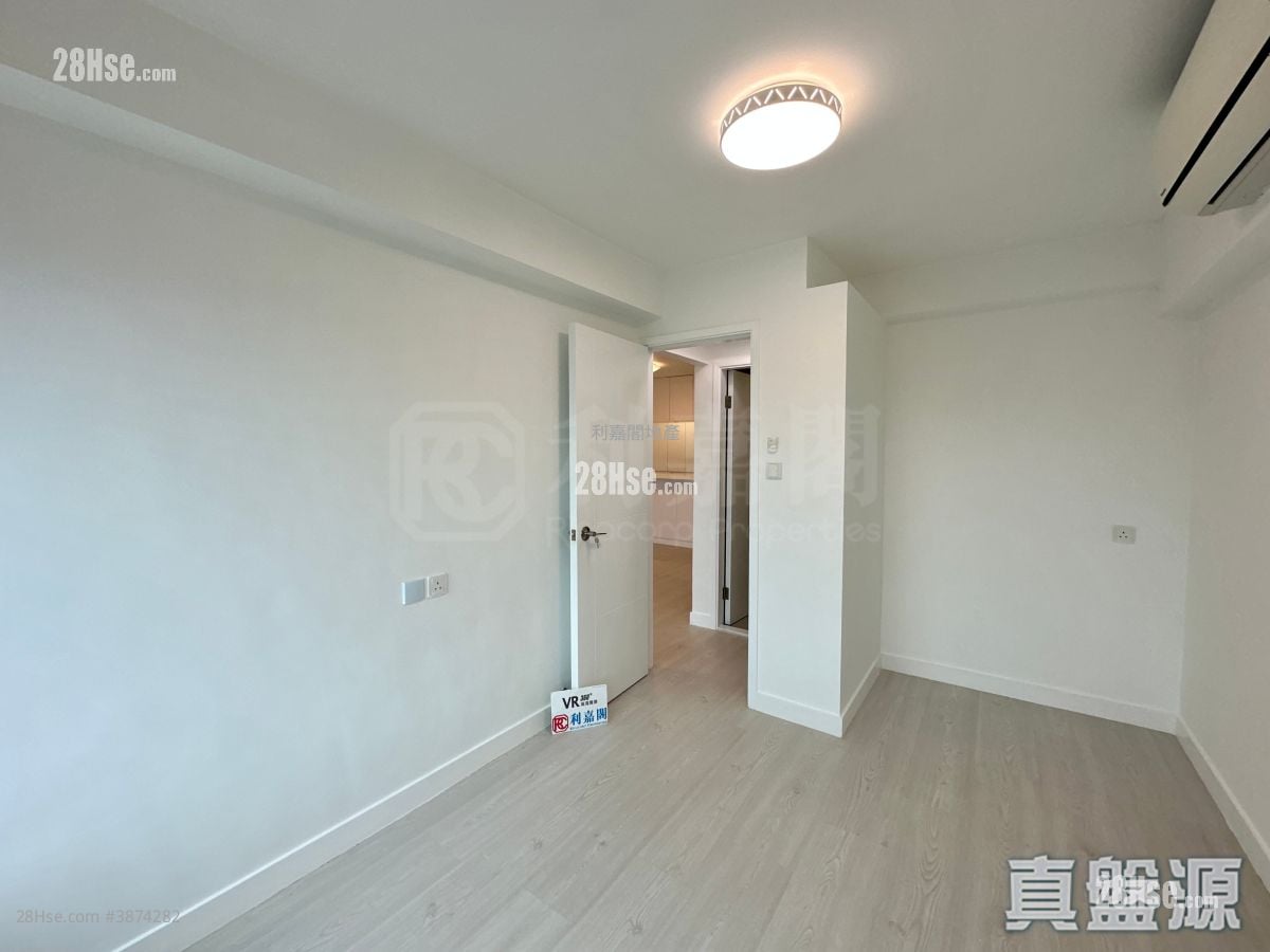 Pacific Palisades Rental 3 Bedrooms , 2 Bathrooms 847 ft²