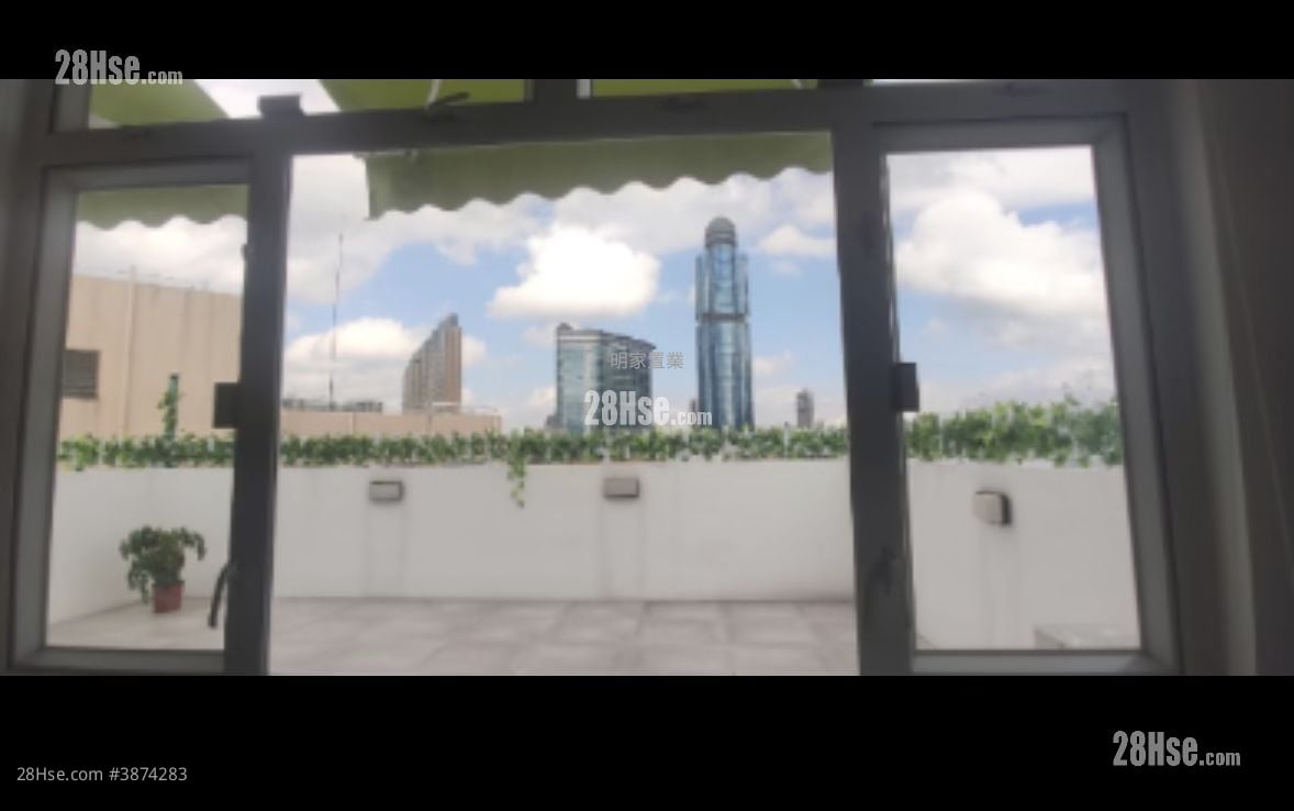 Yan On Building Sell 3 Bedrooms , 3 Bathrooms 594 ft²
