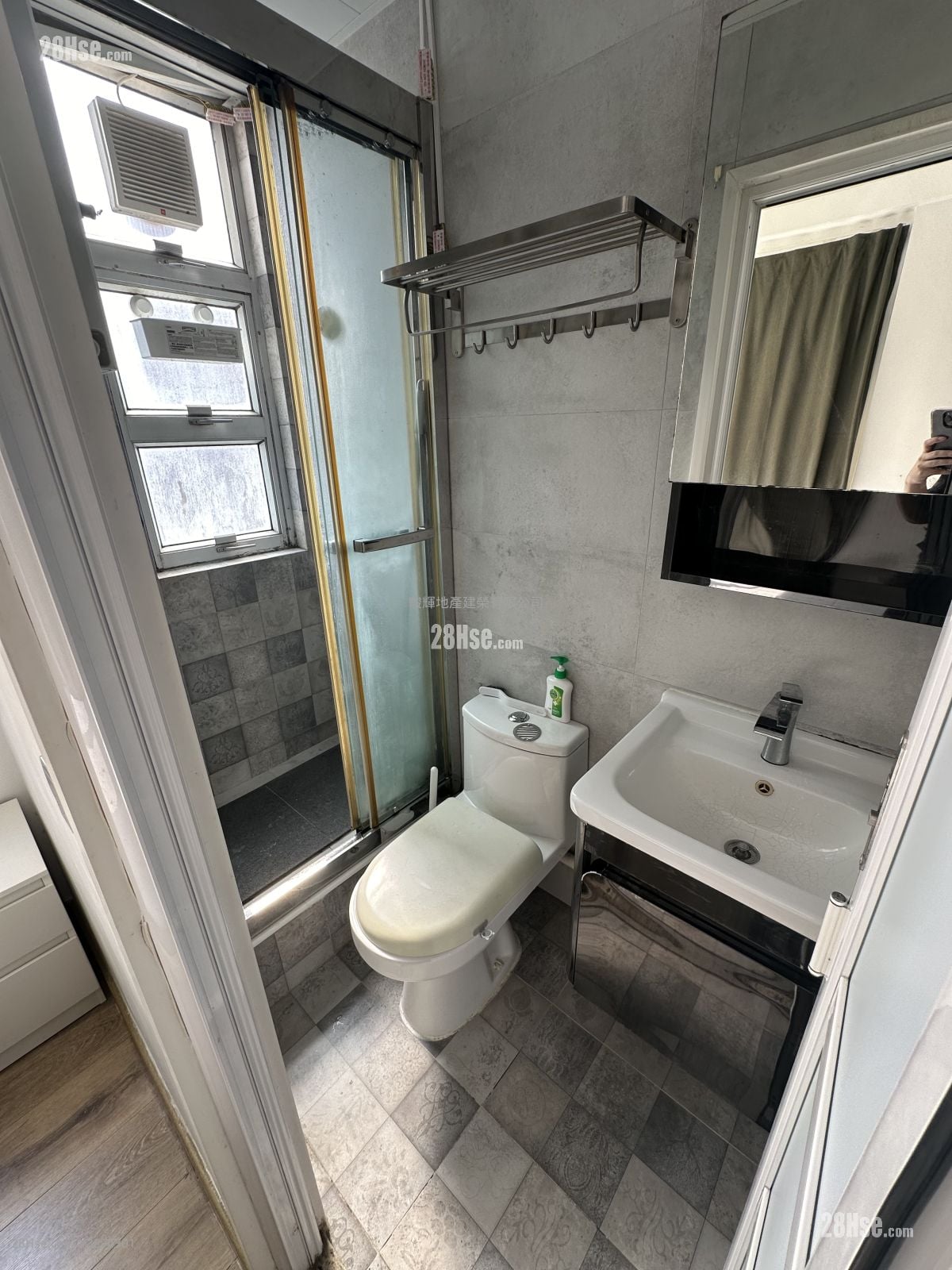Winfield Building Rental Studio , 1 Bathroom 189 ft²