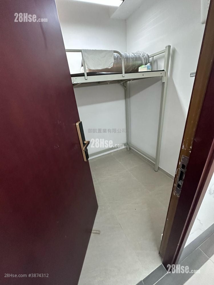 Grand Industrial Building Rental 100 ft²