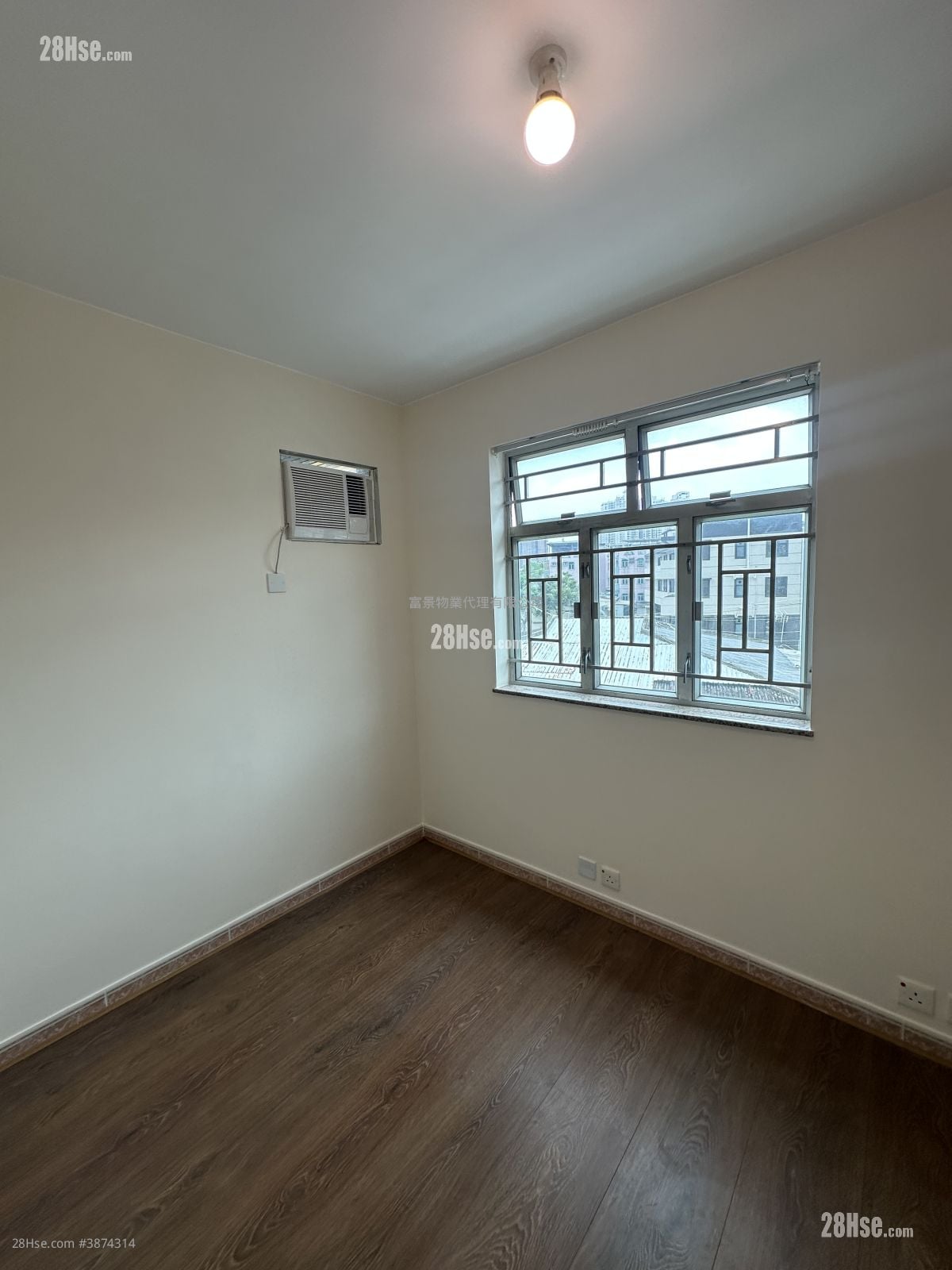Village Rental 3 Bedrooms , 1 Bathroom 653 ft²
