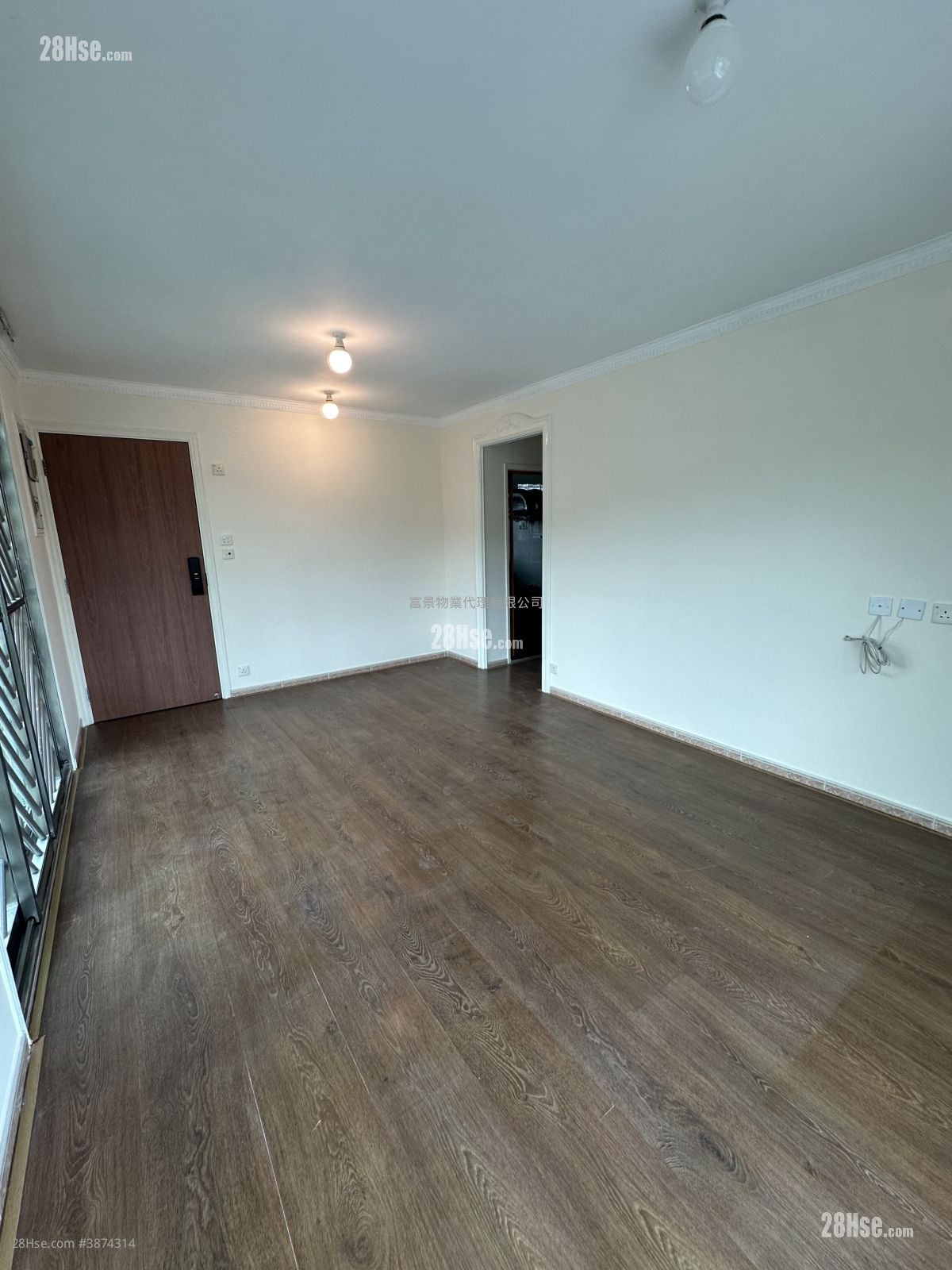 Village Rental 3 Bedrooms , 1 Bathroom 653 ft²