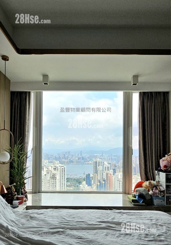 master room: The Legend Sell 3 Bedrooms , 3 Bathrooms 1,387 ft²