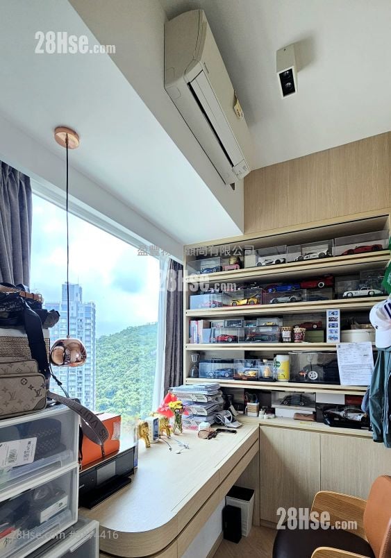 master room: The Legend Sell 3 Bedrooms , 3 Bathrooms 1,387 ft²