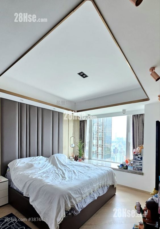 master room: The Legend Sell 3 Bedrooms , 3 Bathrooms 1,387 ft²