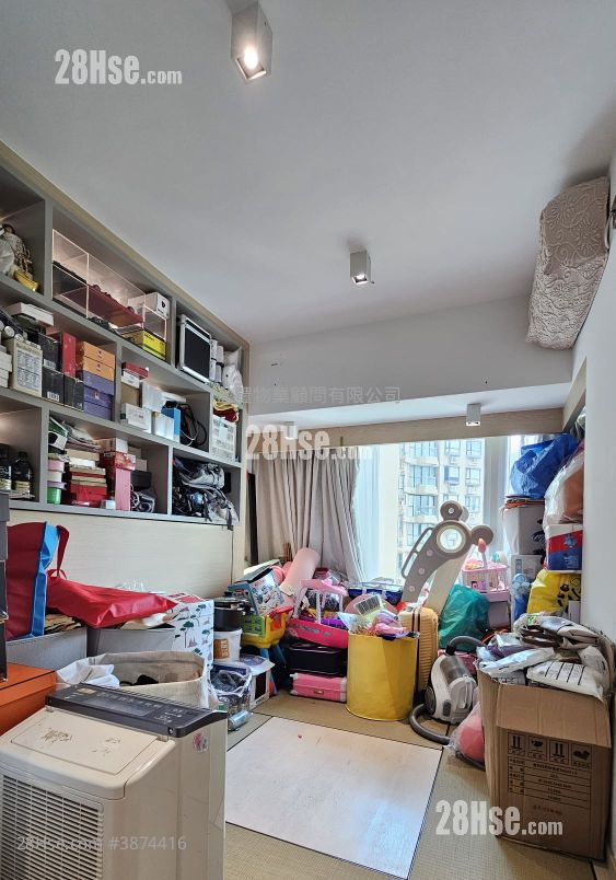 bedroom 2: The Legend Sell 3 Bedrooms , 3 Bathrooms 1,387 ft²