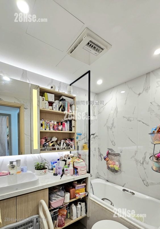 bathroom: The Legend Sell 3 Bedrooms , 3 Bathrooms 1,387 ft²
