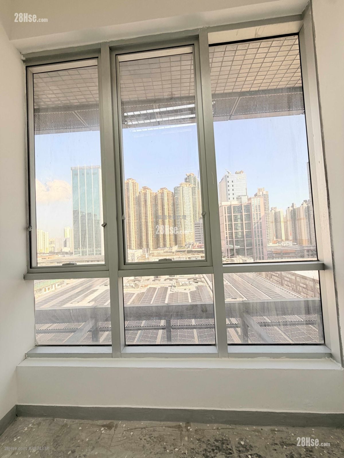 Trendy Centre Rental 430 ft²