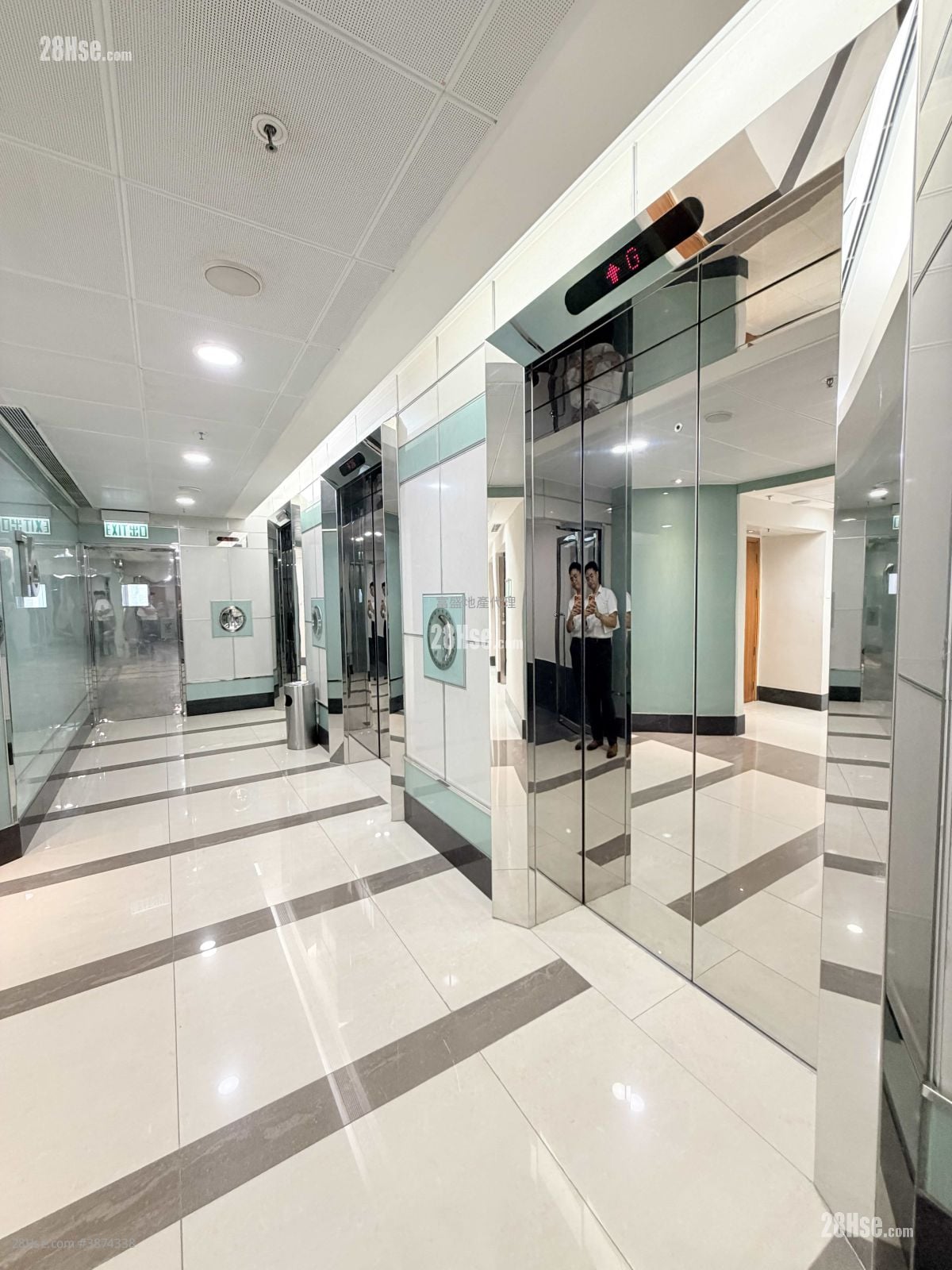 Trendy Centre Rental 430 ft²