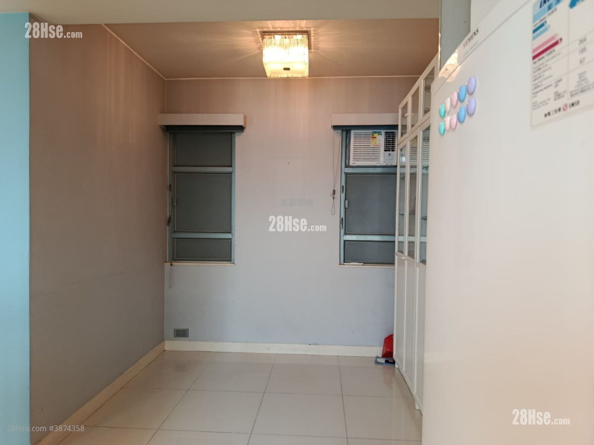 Tung Chung Crescent Rental 2 Bedrooms , 2 Bathrooms 813 ft²