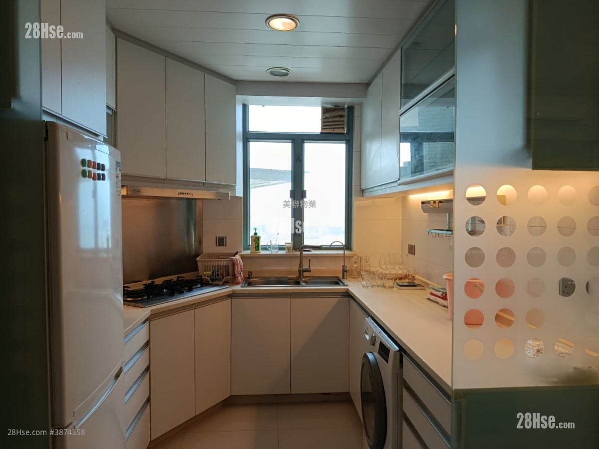 Tung Chung Crescent Rental 2 Bedrooms , 2 Bathrooms 813 ft²