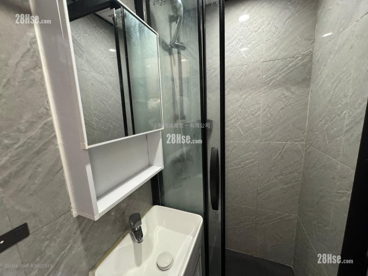 Hoi To Building Rental 1 Bedroom , 1 Bathroom 748 ft²