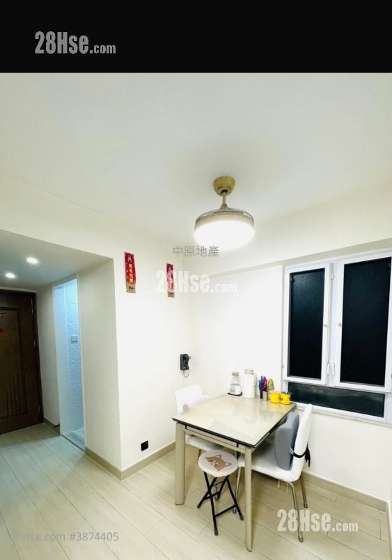 New Kwai Fong Gardens Sell 2 Bedrooms 408 ft²