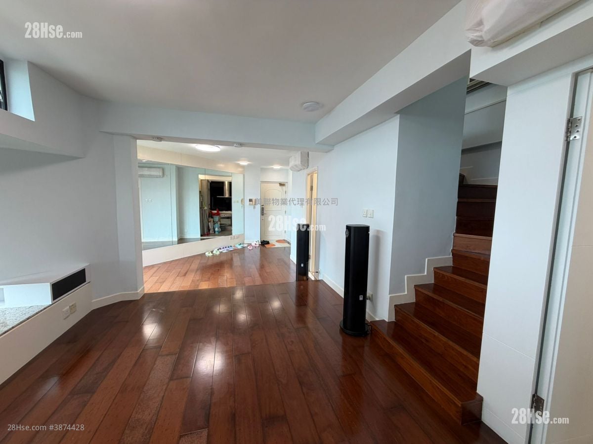 Nan Fung Plaza Sell 4 Bedrooms , 2 Bathrooms 1,227 ft²