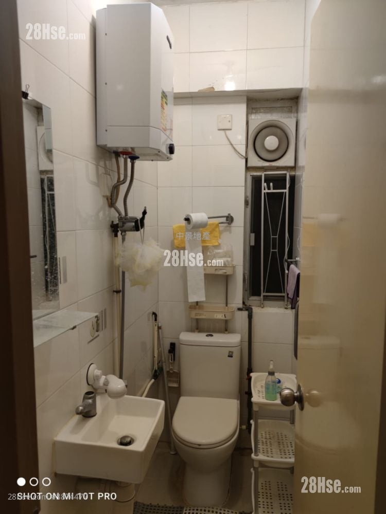 Kiu Fat Mansion Sell 2 Bedrooms , 1 Bathroom 298 ft²