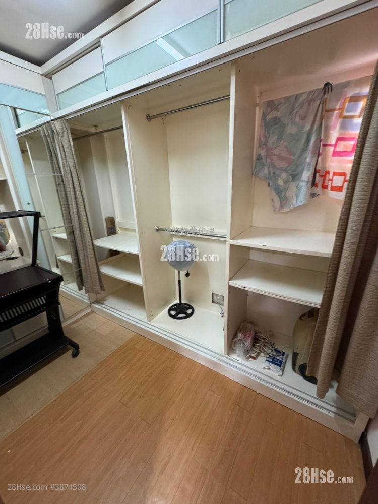 Wyler Gardens Sell 2 Bedrooms , 1 Bathroom 369 ft²