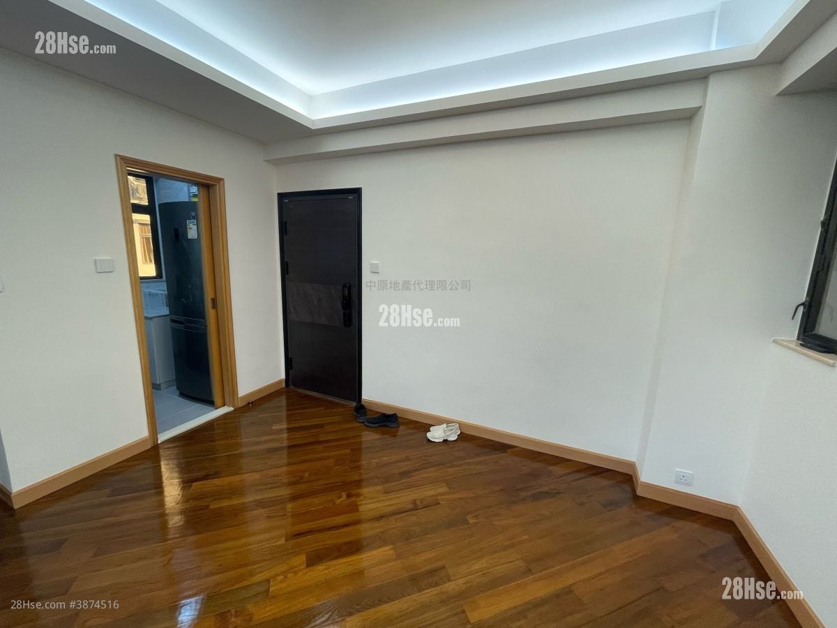 Lok Lam Garden Sell 3 Bedrooms , 2 Bathrooms 755 ft²