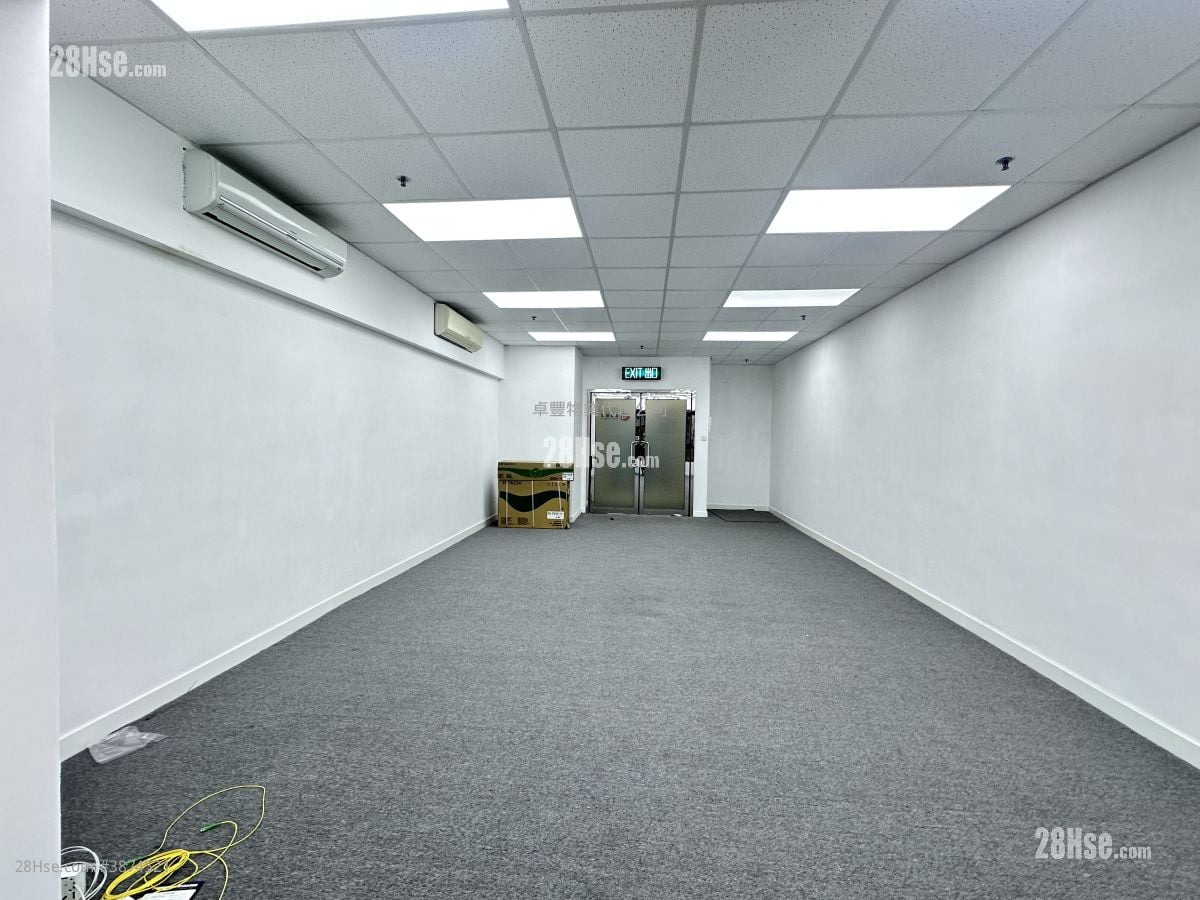 Peninsula Tower Rental Studio 634 ft²