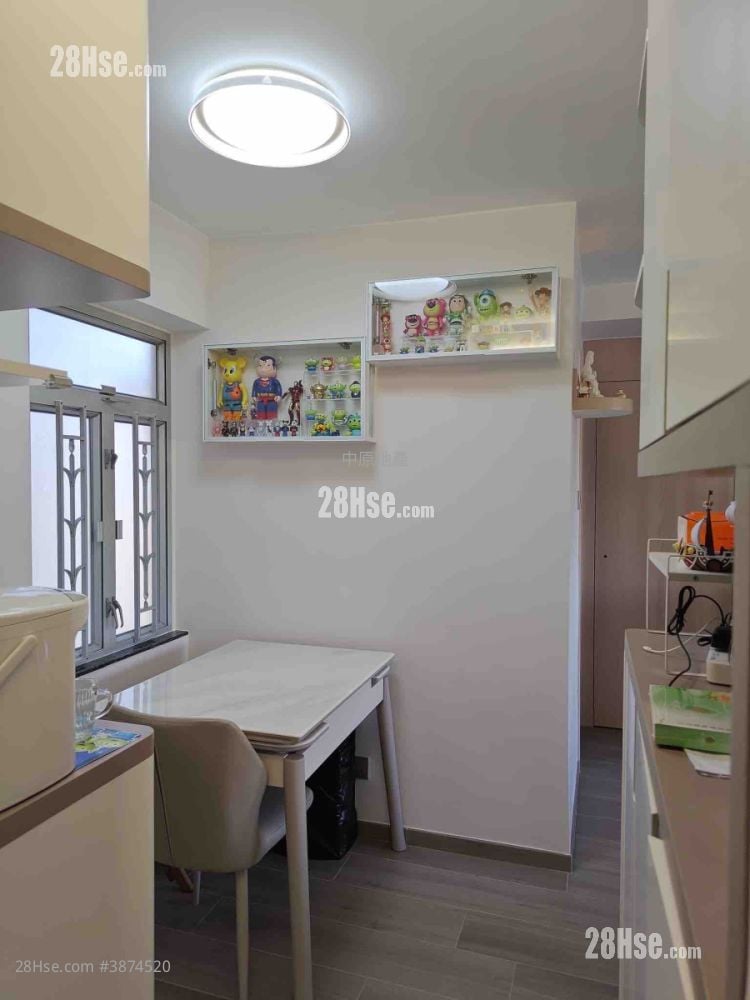 New Kwai Fong Gardens Sell 2 Bedrooms 415 ft²