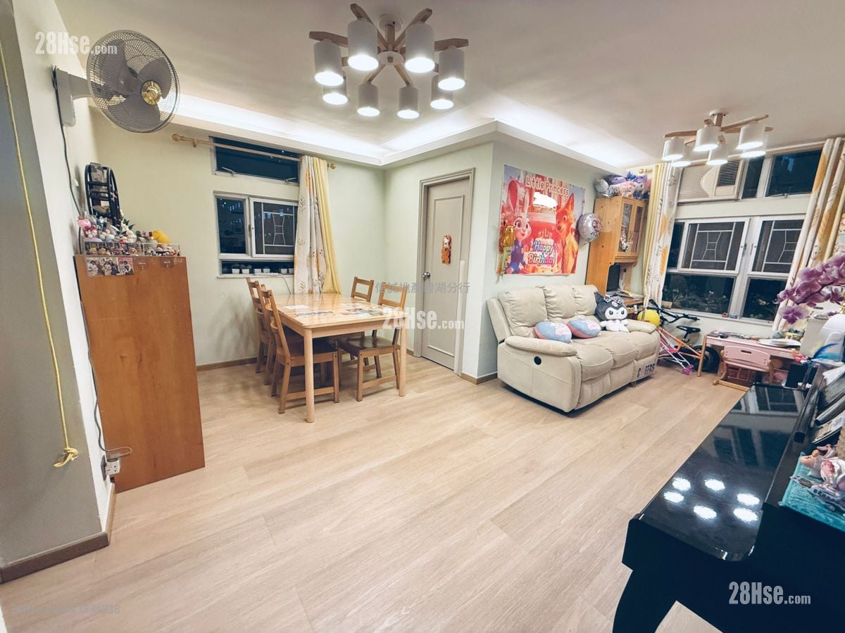 Yan Shing Court Sell 3 Bedrooms , 1 Bathroom 645 ft²