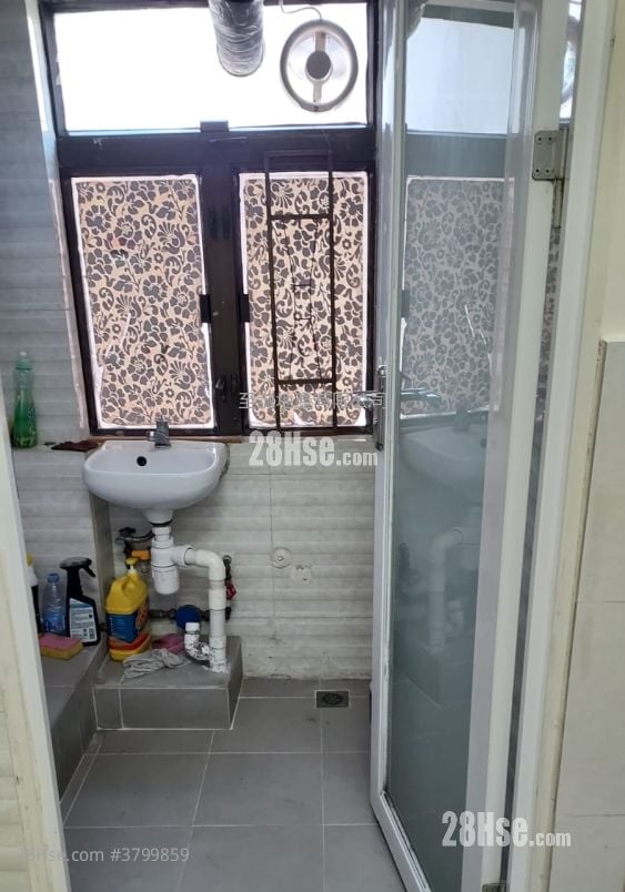 bathroom: Village Rental 1 Bedroom , 1 Bathroom