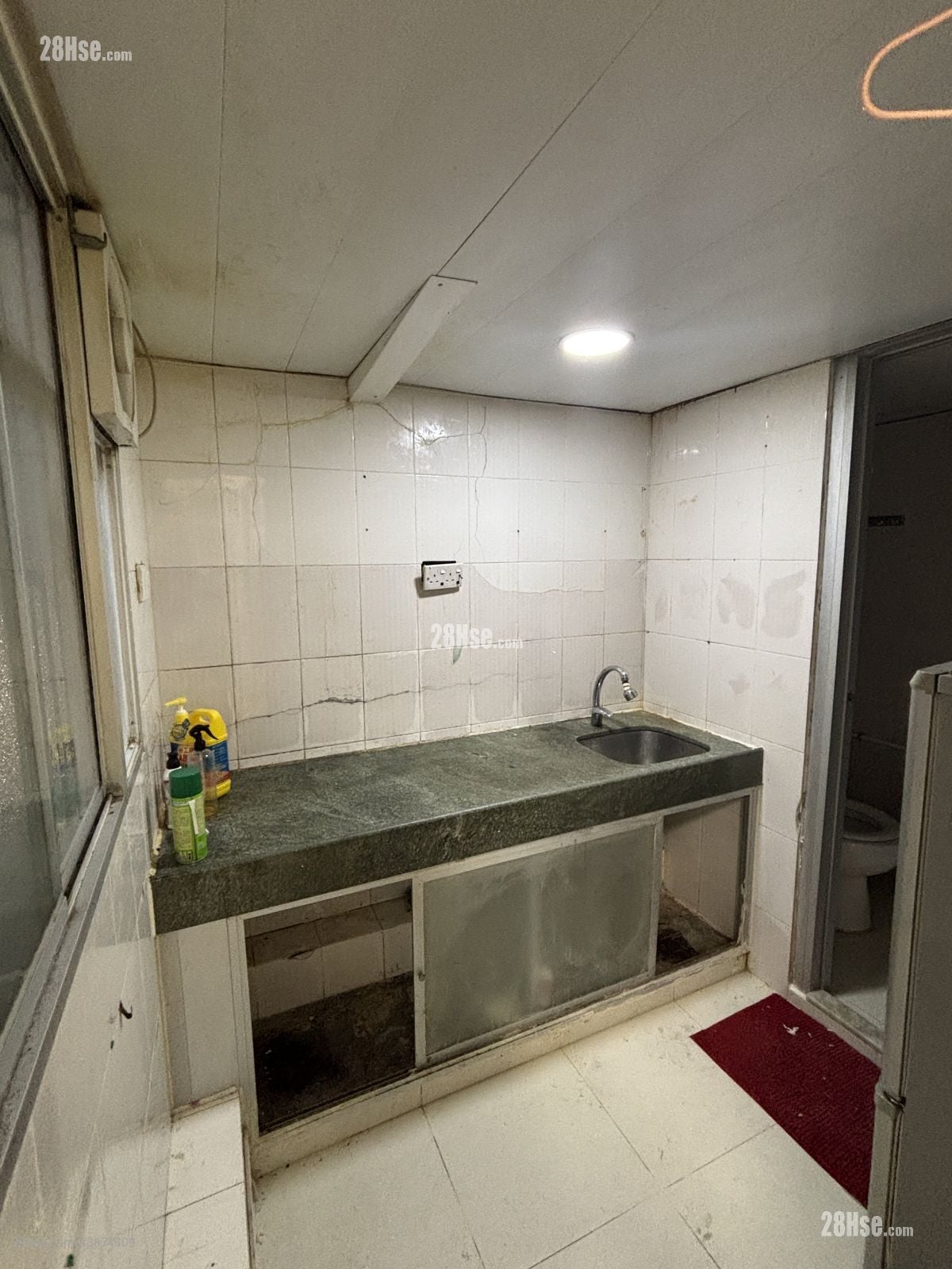 Lung Wai Building Rental 2 Bedrooms , 1 Bathroom 270 ft²