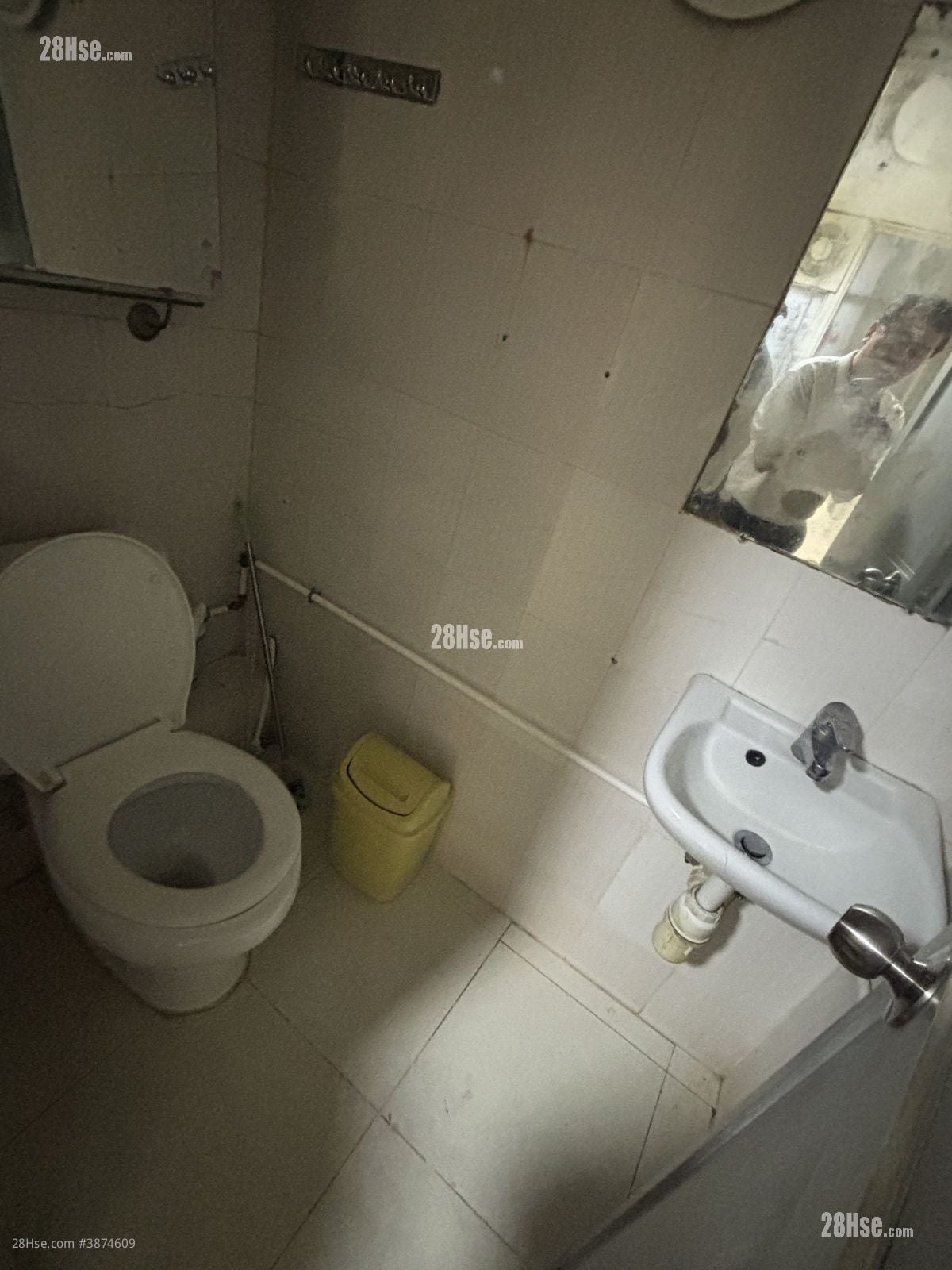 Lung Wai Building Rental 2 Bedrooms , 1 Bathroom 270 ft²