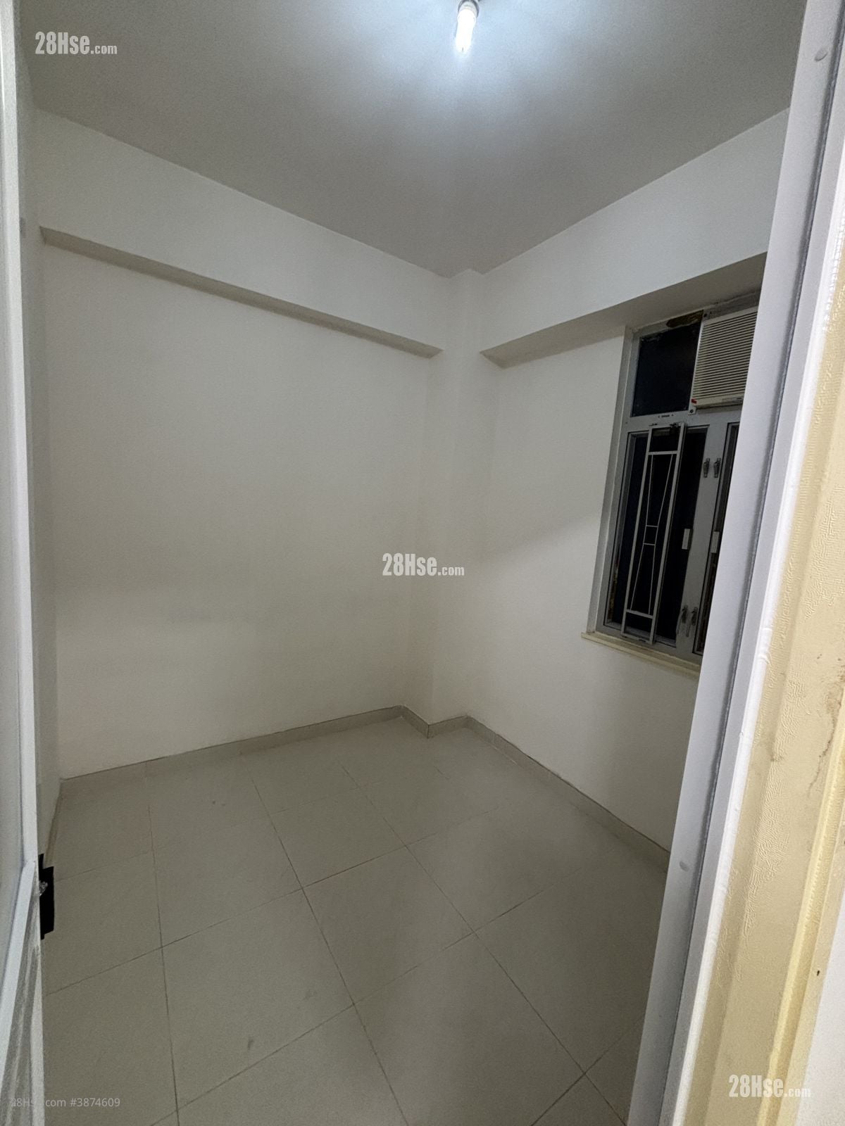 Lung Wai Building Rental 2 Bedrooms , 1 Bathroom 270 ft²