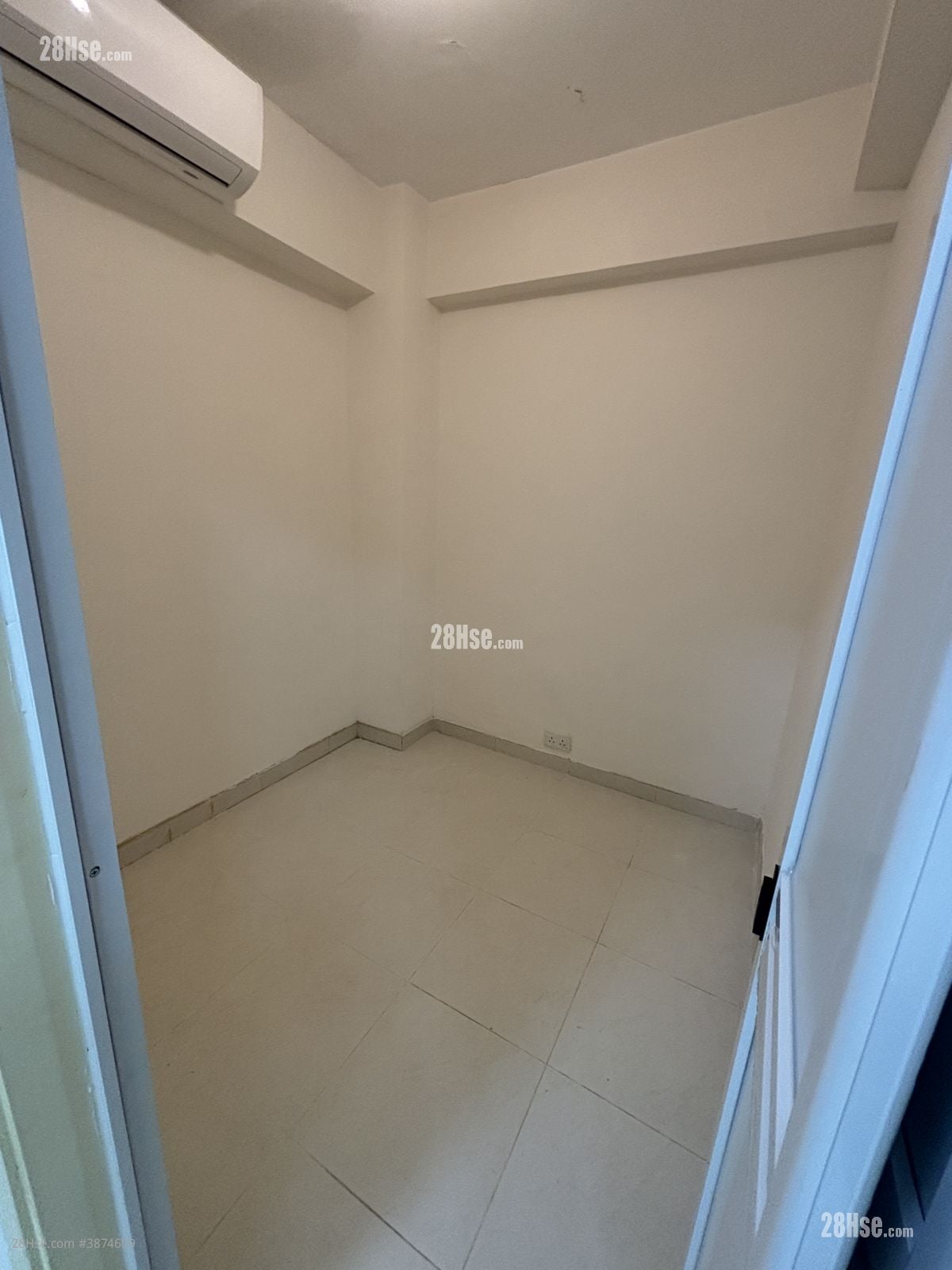 Lung Wai Building Rental 2 Bedrooms , 1 Bathroom 270 ft²
