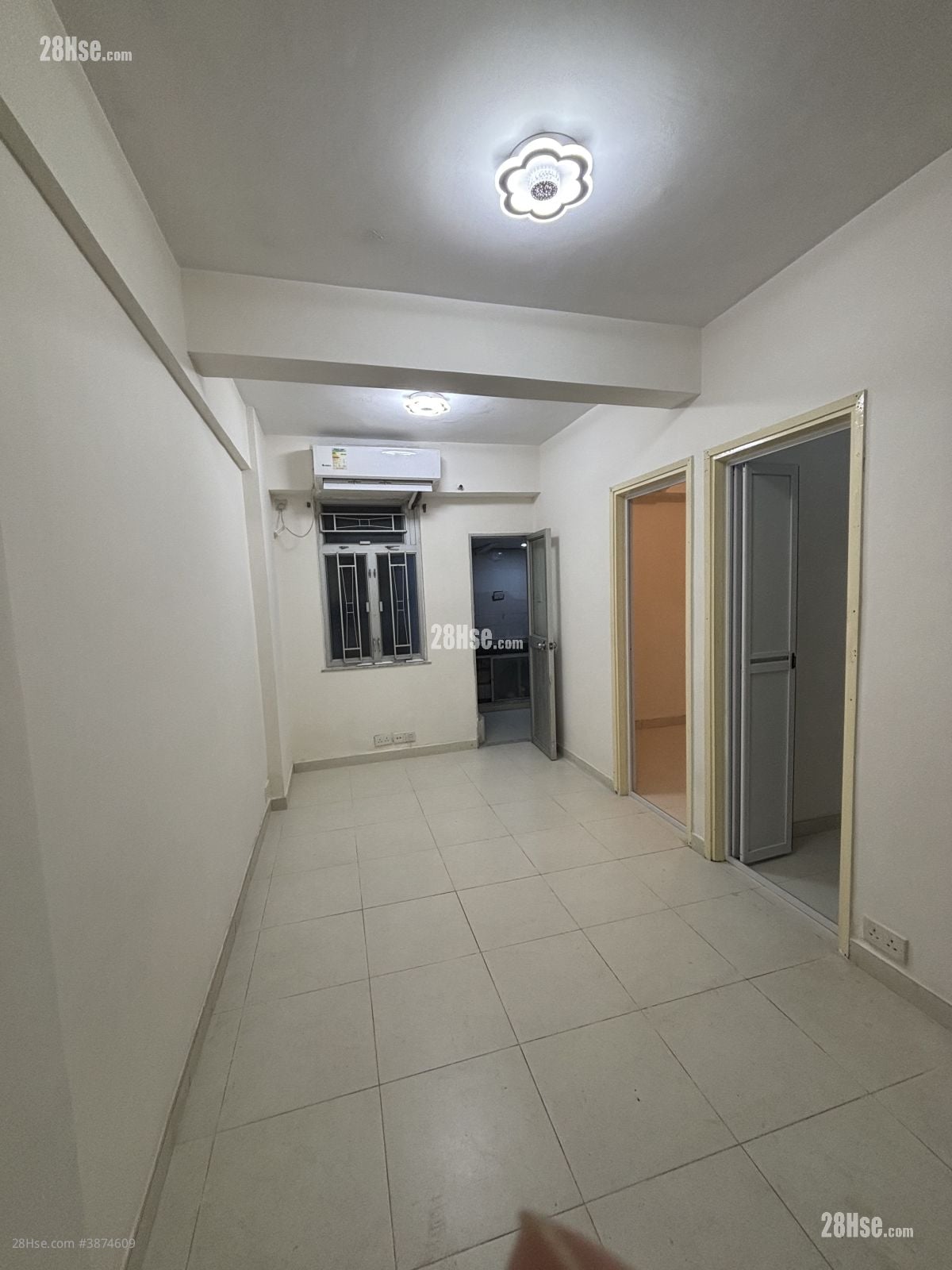 Lung Wai Building Rental 2 Bedrooms , 1 Bathroom 270 ft²