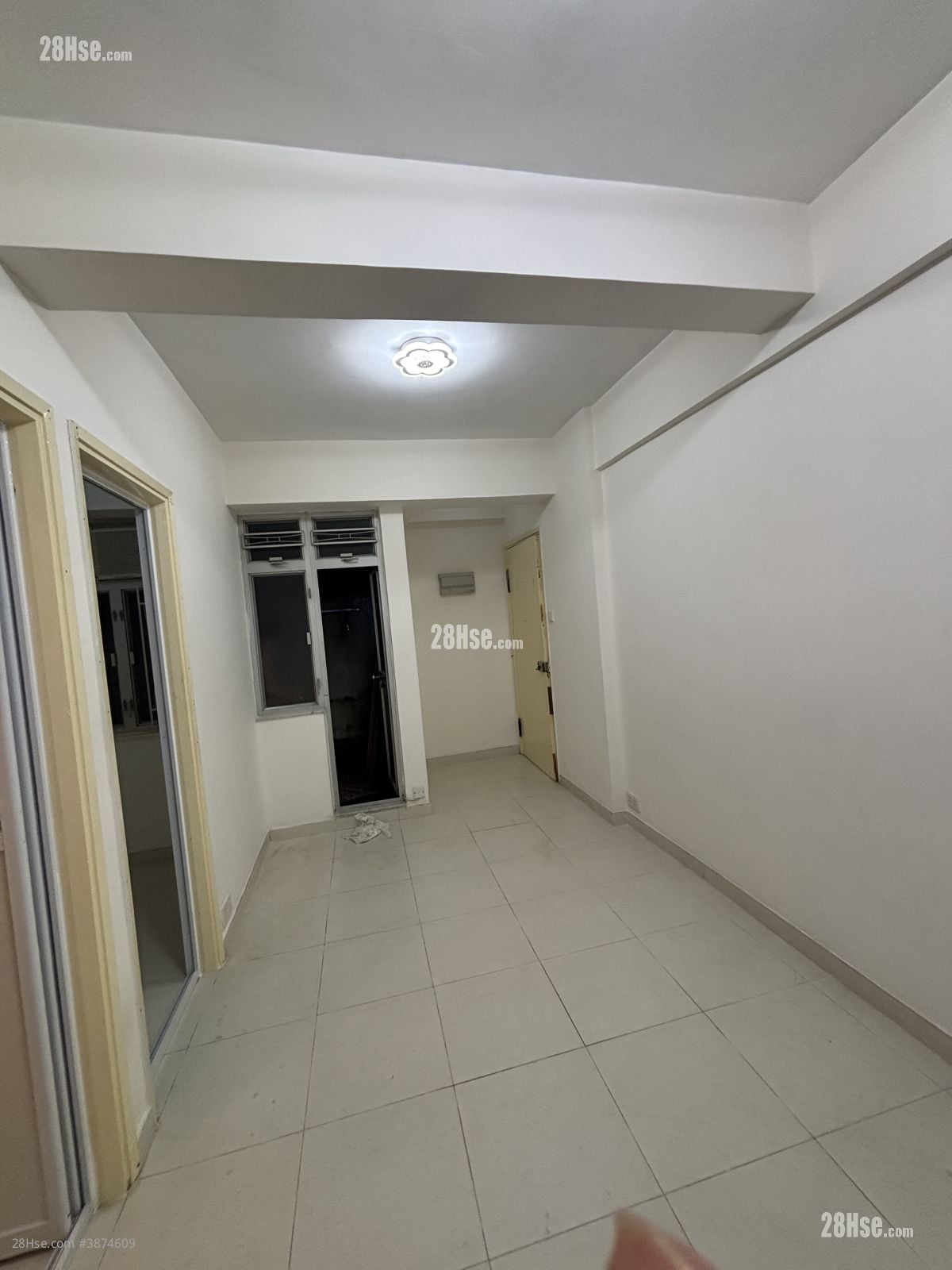 Lung Wai Building Rental 2 Bedrooms , 1 Bathroom 270 ft²