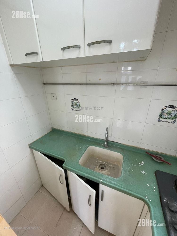 Fu Yip Building Sell 2 Bedrooms , 1 Bathroom 253 ft²