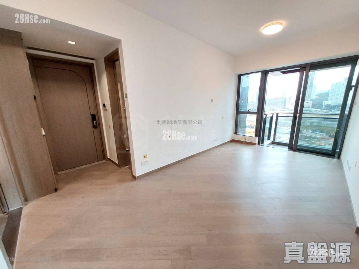 Upper River Bank Rental 760 ft²