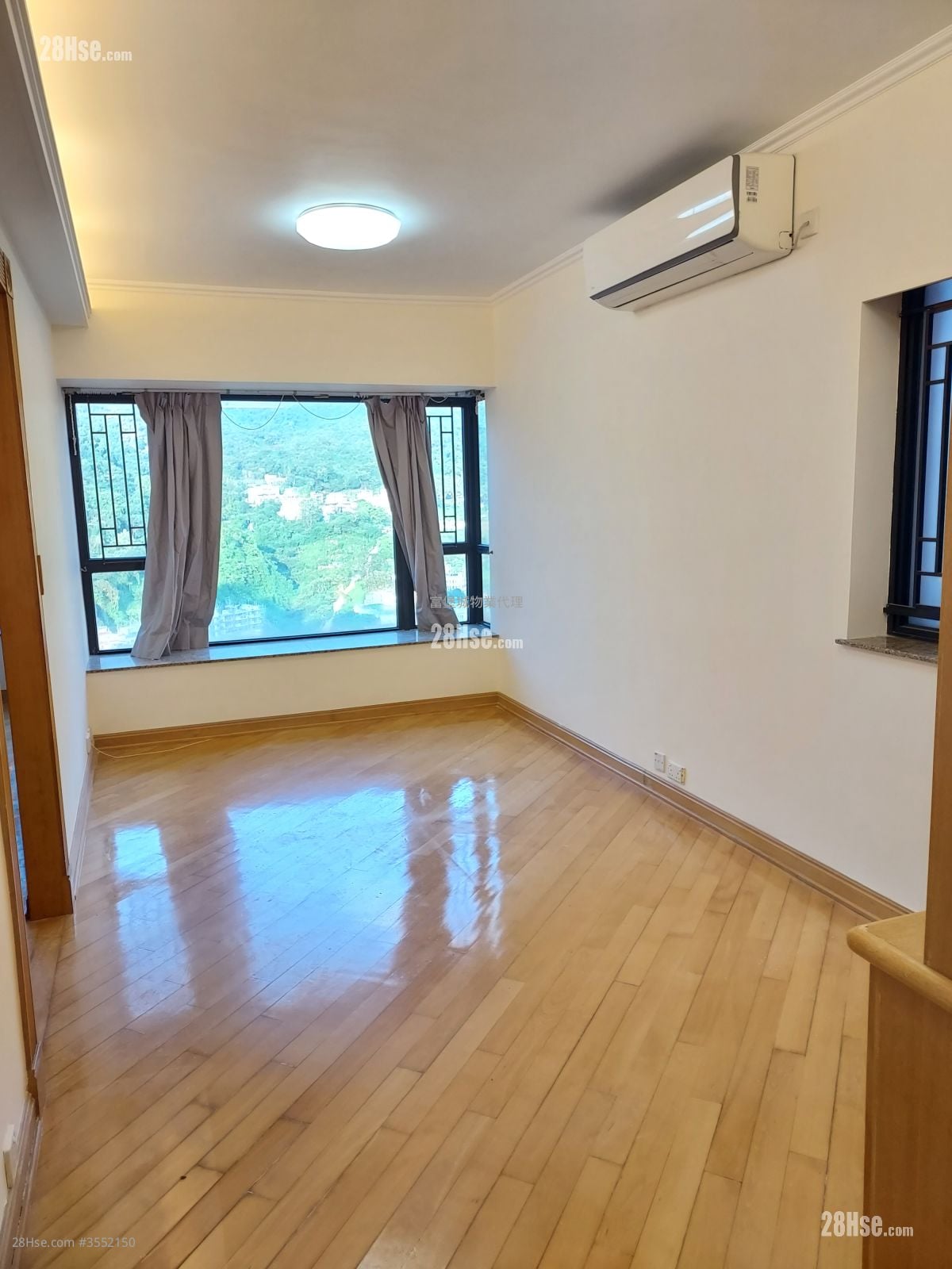Castello Sell 2 Bedrooms , 1 Bathroom 547 ft²