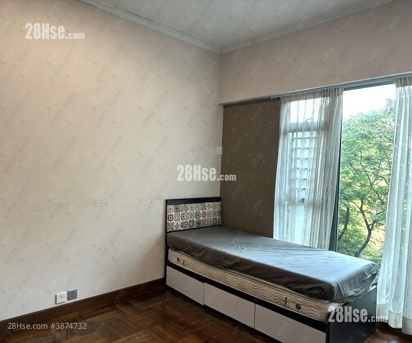 Woodland Crest Sell 3 Bedrooms , 3 Bathrooms 942 ft²